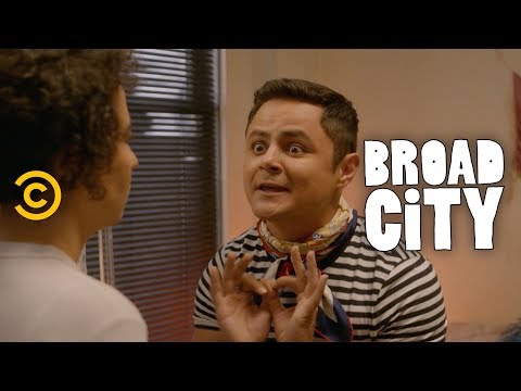 Jaimé Needs a Hoarding Intervention - Broad City