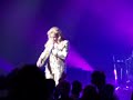 sylvie vartan au palais des congr�s le 12 avril 2008.
ce titre met en valeur la superbe section de cuivres compos�es de kako bessot (trompette), eric mula (trompette), vincent pochy (saxophone) et jean marc welch (trombone). on voit aussi le pianiste alain lanty et bien �videmment notre sublissime sylvie....