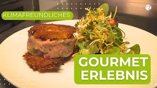 Karpfentartar, Kartoffelpuffer (knusprig) an Vogelbeeren- Wildkräutersalat