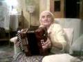 98'lik Babal�pha Hayriye Han�m'dan M�z�ka Show