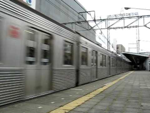 東急８５００系急行が市が尾駅を通過