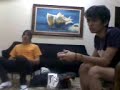 Luke e Gah jogando PS2
