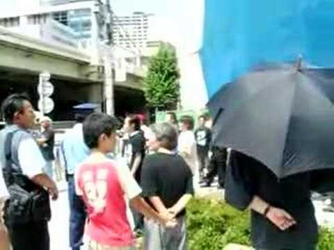 靖国反小泉デモvs妨害車 Yasukuni anti Koizumi demo vs obstructor