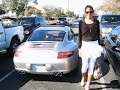 Steph Saliendo del Porsche 911 del 2007