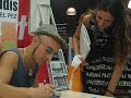 Encuentro Helenatxu y Fito firma de discos [1]