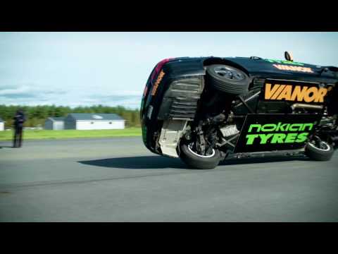 Snabbaste tvåhjulskörningen med bil: Se Guinness världsrekord i snabbaste tvåhjulskörningen med bil!