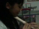 chilynna- ahaha..gnyan  ang nagtrying hard! sa flute!