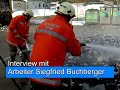 Explosion im Müllwagen - Feuerwehr löscht Blechdosen.WMV