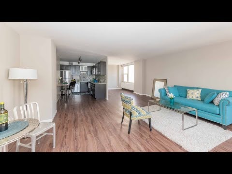 A 2-bedroom plus den, 2-bath at Gold Coast City Apartments A 2-bedroom plus den, 2-bath at Gold Coast City Apartments
