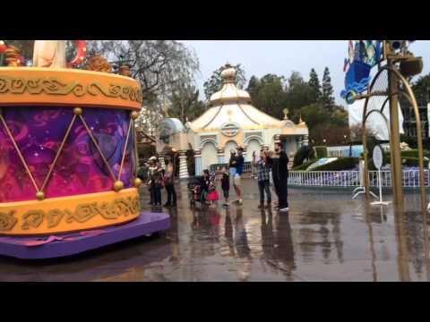 how to do disneyland in the rain