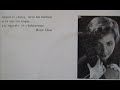 chanson extraite du quatri�me 45 tours de nicole louvier, sorti en novembre 1958.
a la deuxi�me guitare, henri crolla.

cet enregistrement de nicole louvier n'a jamais fait l'objet d'aucune r��dition, ni en vinyls, ni en cd.
cependant, un tr�s beau cd de r��dition vient de para�tre :
http://www.ild.tm.fr/ild_site_web/fr/page_articledetail_awp.awp?p1=[idarticle=5552]&
____

rien n'arrive jamais par hasard
ni rencontre ni d�part
tu es ma�tre � bord ne l'oublie pas quoi qu'il advienne
rien n'arrive jamais par hasard

le printemps viendra toujours en son temps
mais c'est � toi d'ouvrir la fen�tre
c'est � toi d'ouvrir la porte au printemps
a toi de saisir la chance offerte
a toi de saisir la cl� des champs
la cl� des fleurs et des r�ves
a toi de faire la cour au printemps
la cour � ta jeunesse
et l'hiver viendra aussi en son temps
a toi de savoir que le temps presse
quand viendront la neige et les cheveux blancs
a toi d'avoir tenu tes promesses 
(au refrain)

les amours viendront toujours en leur temps
a toi de laisser ton c?ur ouvert
pr�pare-toi bien tout en l'attendant
l'amour n'est pas un h�te ordinaire
pr�pare ton corps pr�pare un lit
pr�pare des fleurs et des r�ves
l'amour peut-�tre est pour aujourd'hui
l'amour vient quand on aime
les moindres chagrins viennent en leur temps
c'est � toi de savoir t'en servir
les plus gros chagrins ne durent qu'un temps
juste le temps de s'en souvenir

rien n'arrive jamais par hasard
ni printemps ni fleurs ni r�ves
rien n'arrive jamais par hasard
rien n'arrive par hasard
_____