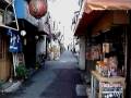 晩秋の北天下茶屋駅 駄菓子屋のオバチャン