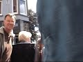 Op 12-07-08 was er een speciale gebeurtenis in Alphen a/d Rijn.Draaiorgelman Koos Meulkens werd in het zonnetje gezet omdat hij 25 jaar trouw bijna elke zaterdag met z'n orgel in het stadshard speelt.Dit word erg gewaardeerd door iedereen, en daarom is er speciaal voor hem een mini manifestatie georganiseerd.met 5 andere draaiorgels.s'middags is Koos een rondje gereden met een Cadillac (zie deel 6), en s'avonds is hij nog uit eten geweest.---------------------------------------0:00 Intro (muziek van de *Rietvink- Feest medley)*Ilean Elena0:35 Flick Flack Polka2:56 Viva America*Pacific:4:46 Ain't It Funny- Jennifer Lopez7:15 Rosanne- Nick en Simon9:12 Feestmedley- Holland Duo---------------------------------------Ik hoop dat U het mooi vondEen filmpje van:®obinhttp://www.draaiorgels.nl.tt