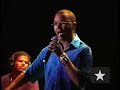 dudu nobre pede a paz em show no tom brasil.
confira no showlivre.com