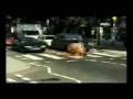 videos de Homem-Caracol Atravessando a Rua