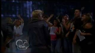 Lemonade Mouth - And The Crowd Goes tekst piosenki
