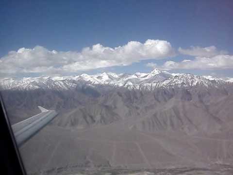 flight ladakh+landing in leh