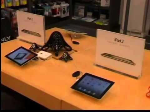 Fake apple store - This Chinese store looks like an Apple store, but it's not.