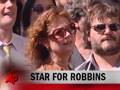 ShowBiz Minute: Chihuahua, Robbins, Presley