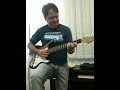 Papini dando uma palha na guitarra