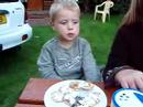 Wouter eet poffertjes