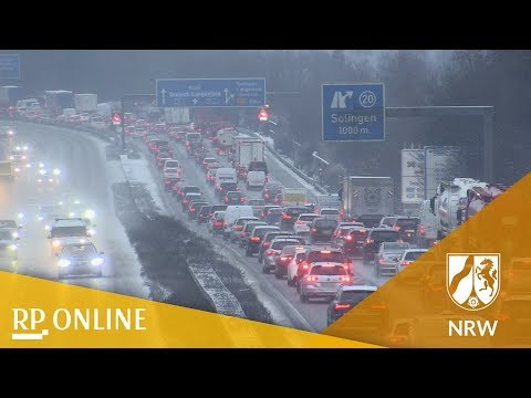 Wetter: Schnee in NRW sorgt für Stau und Unfälle