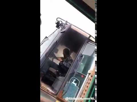 Làm như mỗi ông biết nhả khói =))