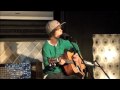Justin Bieber cantando One Less Lonely Girl acustico