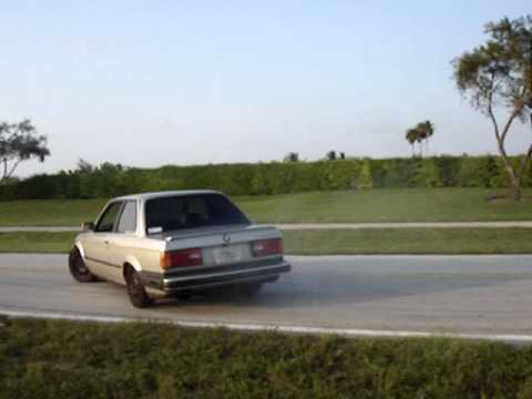 BMW e30 drifting