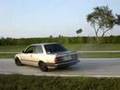 BMW e30 drift na parkingu