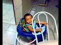 Bebê faca na chupeta