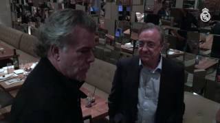 El actor Ray Liotta saluda a Florentino en el hotel de Nueva York