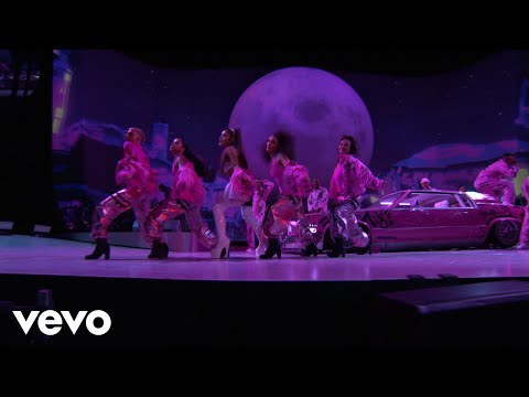 Play this video Ariana Grande - 7 rings Live From The Billboard Music Awards  2019
