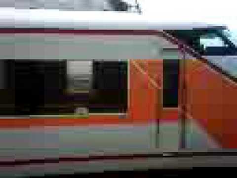 スペーシア小菅通過と日比谷線発車 (200808021132.3gp) - Sat Aug  2 01:59:38 2008