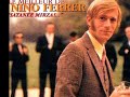 Nino Ferrer, né le 15 août 1934 à Gênes, Italie et mort le 13 août 1998 à Montcuq dans le Lot en France, de son vrai nom Nino Agostino Arturo Maria Ferrari, est un chanteur, auteur et compositeur italo-français.