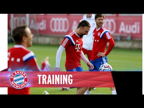 Run, dribble, shoot - FC Bayern training with lots of goals