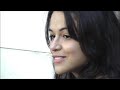 Michelle Rodriguez & other having a smoke.