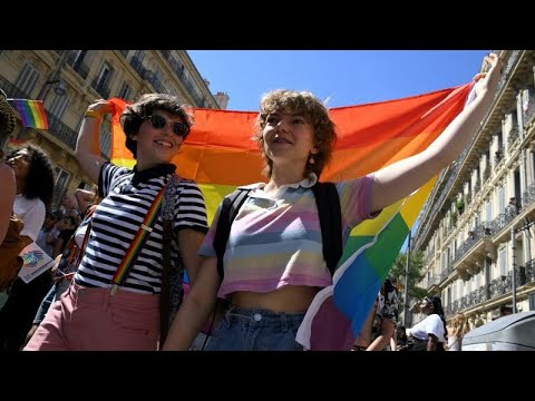 London: 1 Million Menschen feiern 50 Jahre Pride Para ...