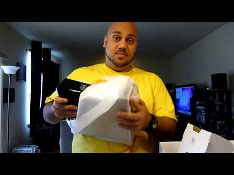 gearlive - http://www.gearlive.com - In this video we give you a look at the brand new, redesigned Xbox 360 S. The new XBox 360 has its own Kinect port, a 250GB hard dr...