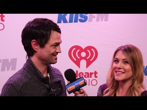 X-Factor's Jeff Gutt Wants to Cover Wrecking Ball, Sings Hallelujah! - JINGLE BALL 2013