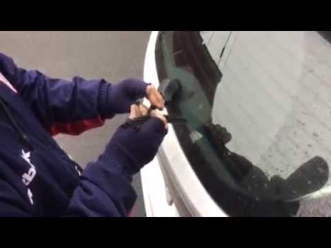 HOW To replace Ford FOCUS rear windshield wiper blade