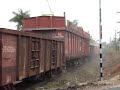 cinegrafista distraido quase é atropelado por trem da ALL cinegrafista distraido quase é atropelado por trem da ALL