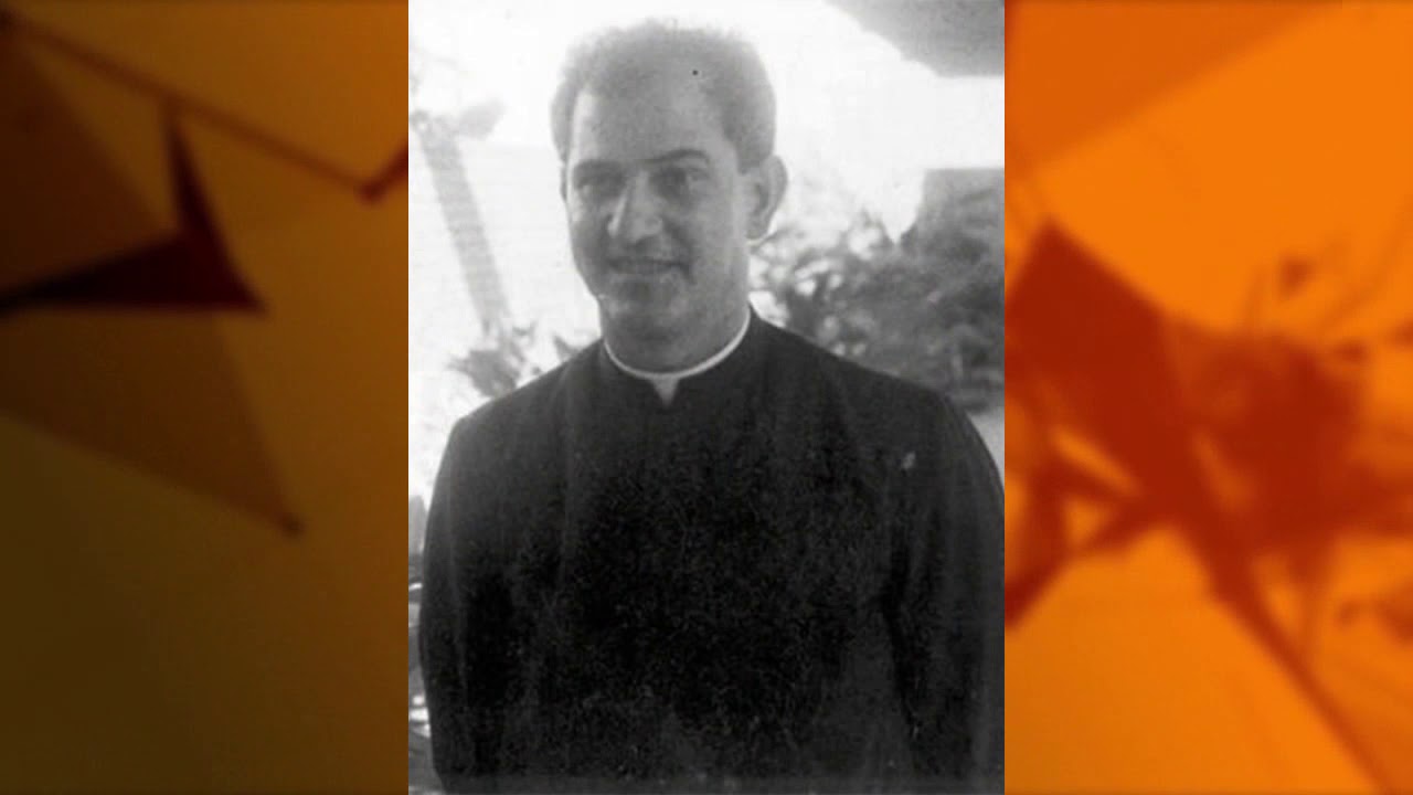 PADRE CESAREO GIL CON LA  DRA. MARIA DE FLEURY  1ra. Parte por TVFAMILIA.