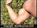 Bodybuilder Mo Elbasouni biceps - Guns 2002
