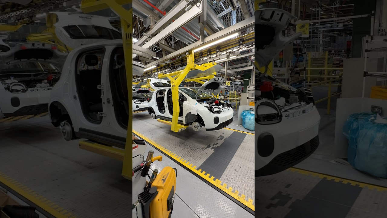 New RENAULT TWINGO being made 😎🔧🔩🔋
