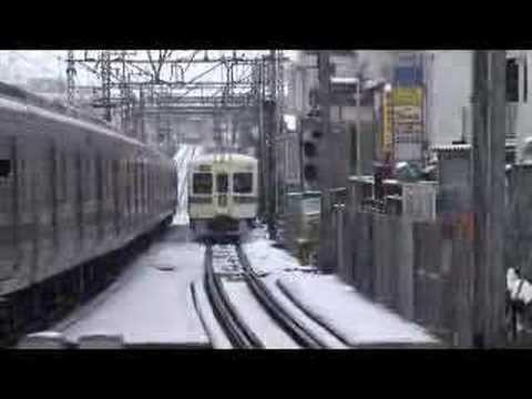 下北沢駅と雪