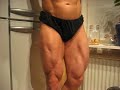 Flexing quads Flexing quads