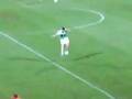 Un copil de mingi jongleaza mai bine ca Ronaldinho