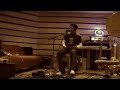 une vid�o en exclu de maxim nucci en acoustique. apr�s avoir sign� la bo du film alive, il sort son premier album. avis aux amateurs de ben harper et sinclair ;-)