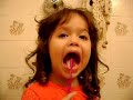 Alice cantando no banheiro